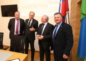 PODPIS POGODBE  FOTO LJUBO VUKELIČ 49s